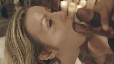 Черный мужчина трахает беременную блондинку и кончает в рот